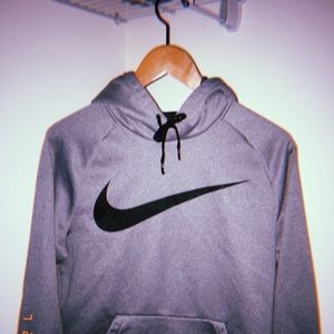 Nike therma-fit sweatshirt